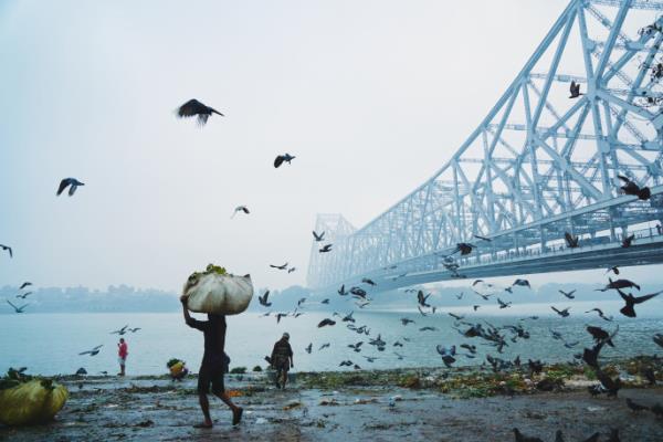 2017 Sony World Photography Award winning photo of Howrah Bridge, Kolkata. Photo: Amir Hamja