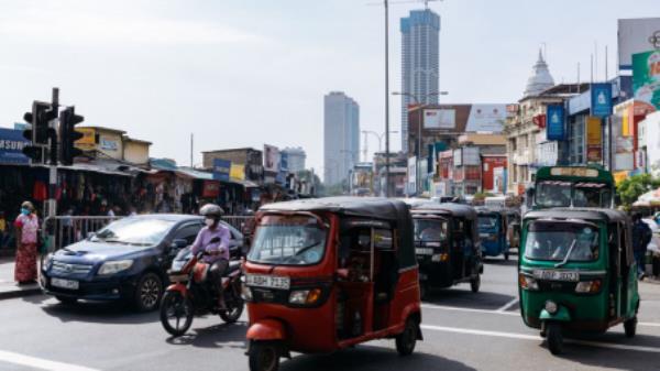 Despite the challenges, the Sri Lankan people co<em></em>ntinue to persevere.
Photo: Bloomberg