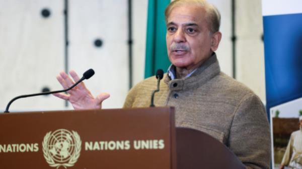 FILE PHOTO: Pakistan&#039;s Prime Minister Shehbaz Sharif speaks at a news conference, during a summit on climate resilience in Pakistan, mo<em></em>nths after deadly floods in the country, at the United Nations, in Geneva, Switzerland, January 9, 2023. REUTERS/Denis Balibouse