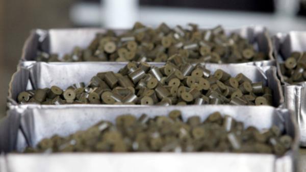 Uranium pellets, a nuclear fuel product for atomic power plants, are seen on a production line at Ulba me<em></em>tallurgical Plant in Kazakhstan&#039;s eastern town of Ust-Kamenogorsk August 11, 2006. REUTERS/Shamil Zhumatov/File Photo