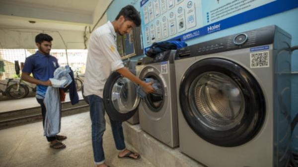 Students are mostly happy a<em></em>bout the washing machines but they seem to expect more from the vending machines. Photo: Noor A Alam 