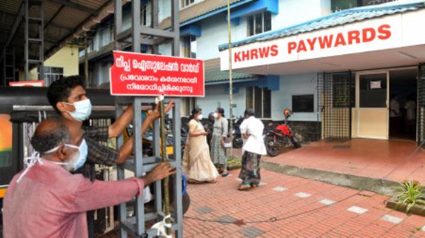 Staff members install a sign reading &quot;Nipah isolation ward, entry strictly prohibited&quot; at a hospital wher<em></em>e a ward is being prepared for suspected Nipah virus patients in Kozhikode district, Kerala, India, September 12, 2023. REUTERS/Stringer