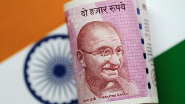 An India Rupee note is seen in this illustration photo on 1 June 2017. Photo: REUTERS/Thomas White