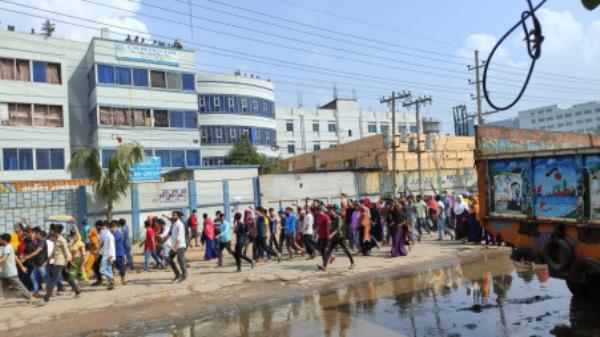 Workers from different garment factories demo<em></em>nstrate in Ashulia opposing the Tk10,400 minimum wage on Monday, 30 October 2023. Photo: Noman Mahmud