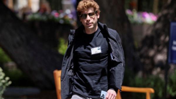 FILE PHOTO: CEO of OpenAI Sam Altman attends the annual Allen and Co. Sun Valley Media Co<em></em>nference in Sun Valley, Idaho, U.S., July 6, 2022. REUTERS/Brendan McDermid/File Photo