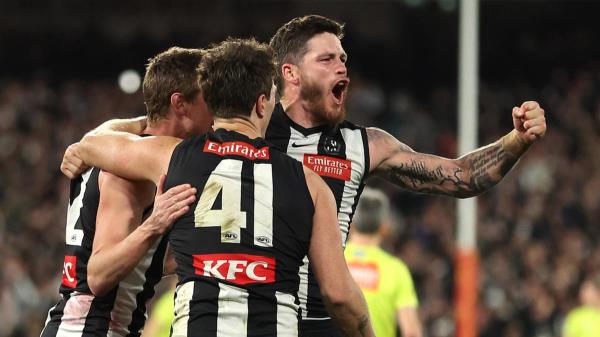 Collingwood and GWS players scuffle.