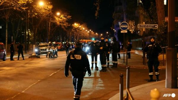 One dead, two injured after man attacks tourists near Paris' Eiffel Tower